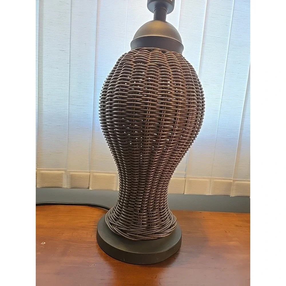 VTG Wicker Rattan Ginger Jar‎ Table Lamp With Metal Base No Shade